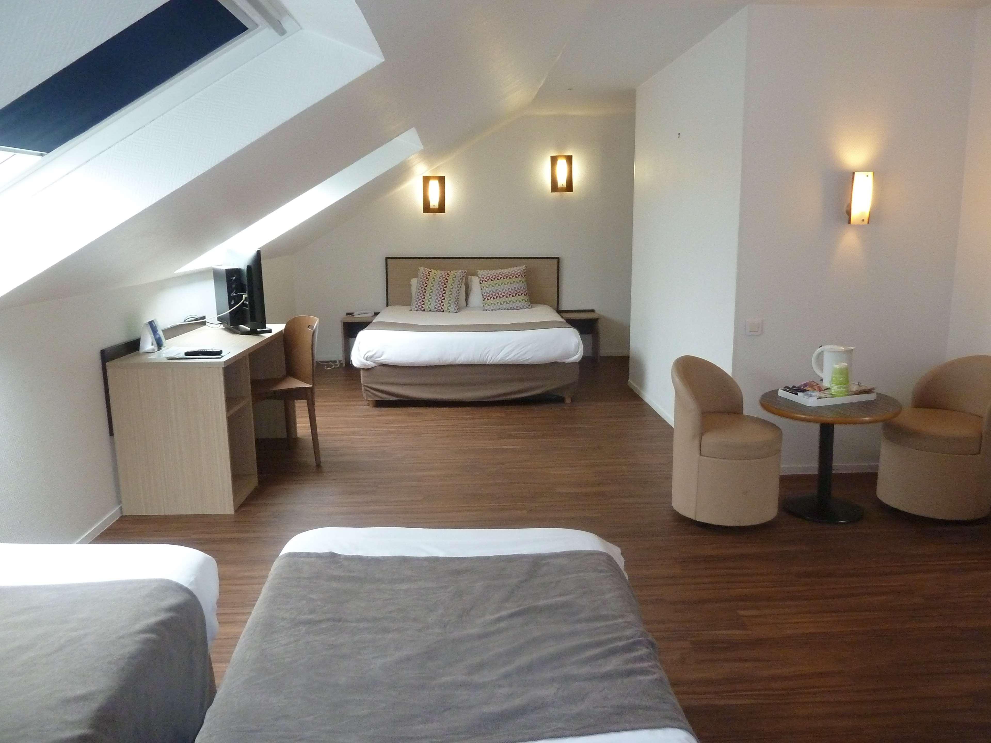 Campanile Le Mans Est Hotell Exteriör bild