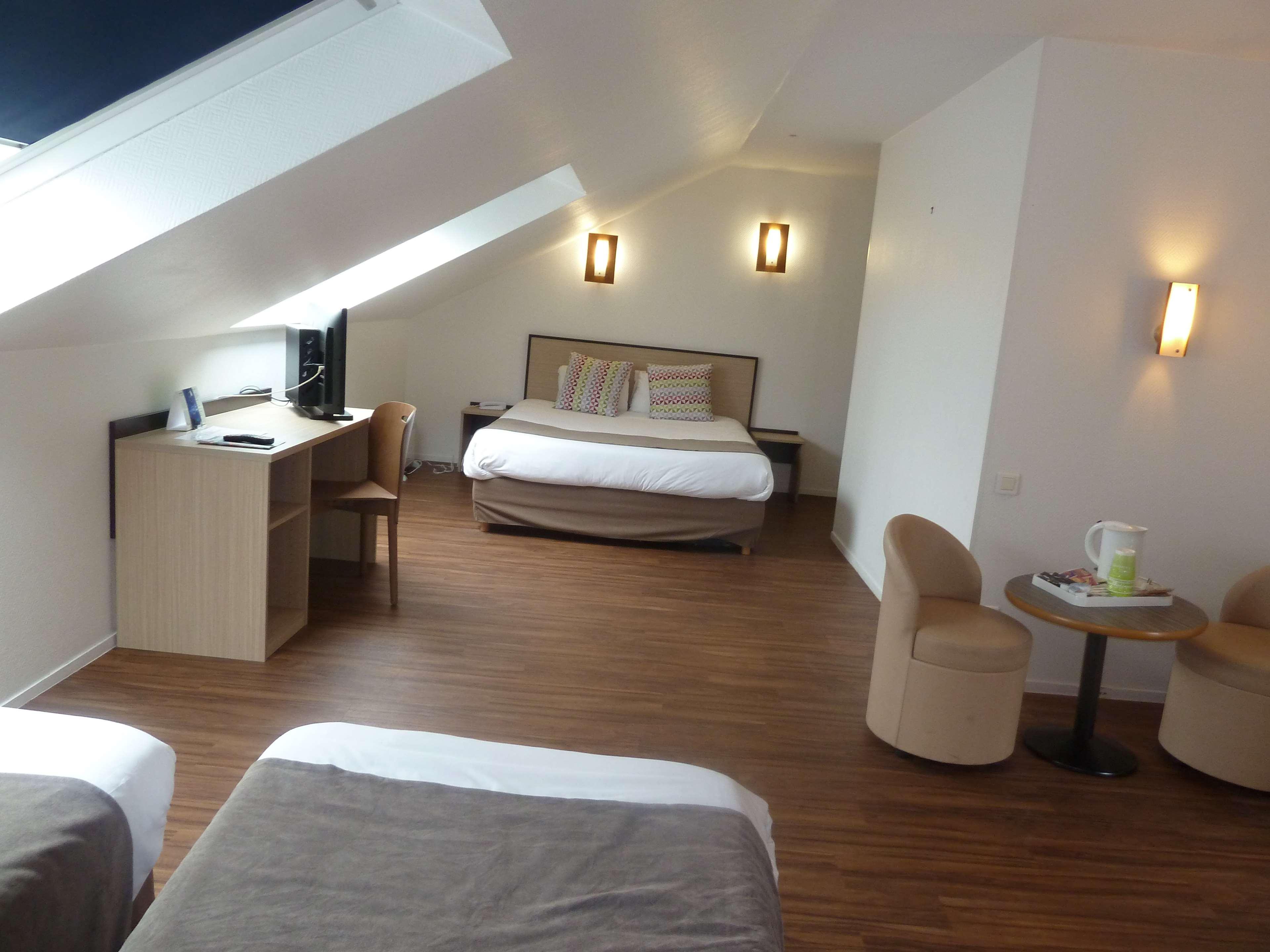 Campanile Le Mans Est Hotell Exteriör bild