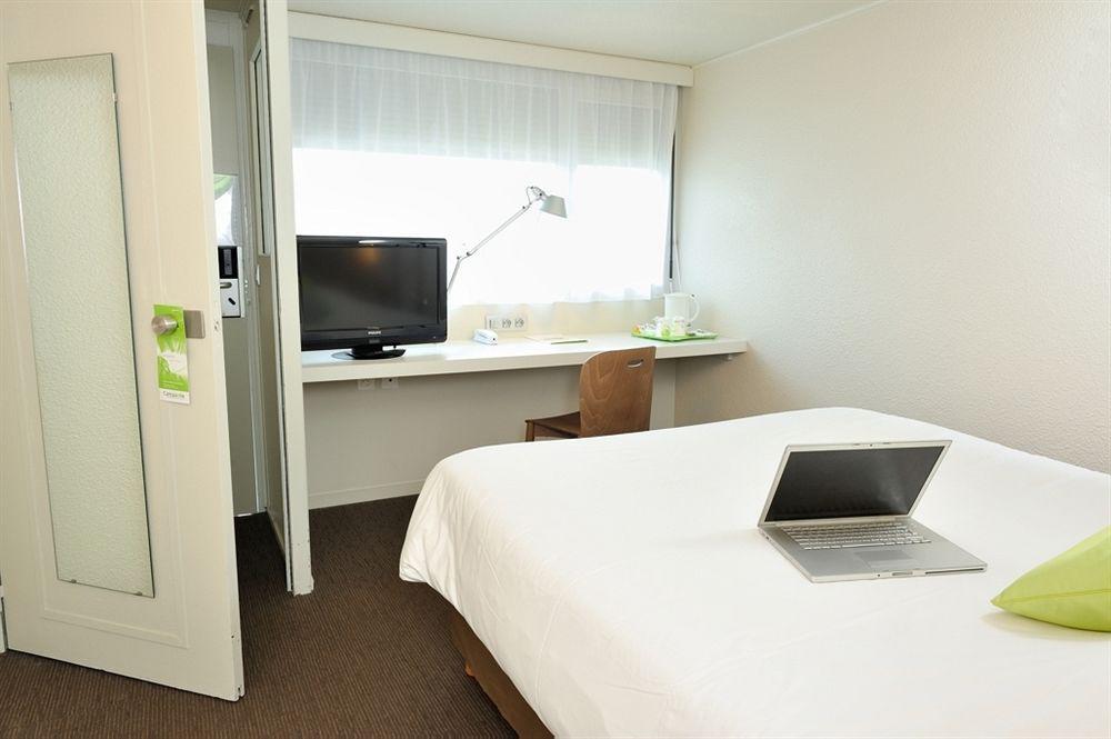 Campanile Le Mans Est Hotell Exteriör bild